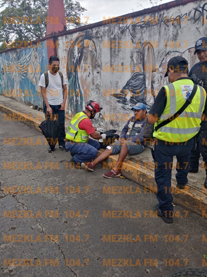 Derrapa mototortillero por evitar arrollar a un peatón – Mezkla FM